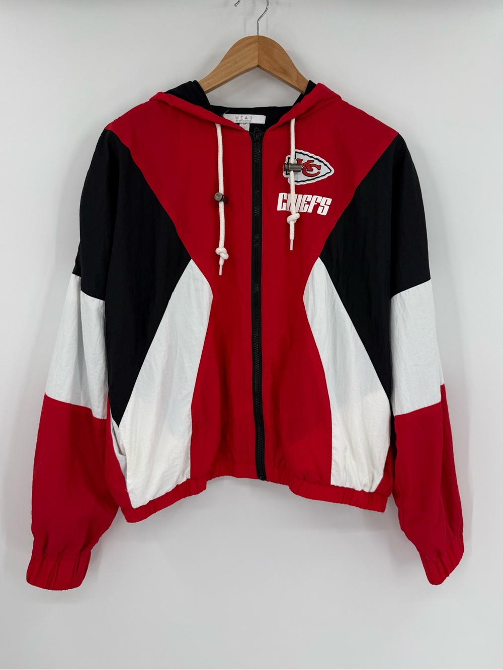 WEAR by Erin Andrews Chiefs Colorblock Full Zip Windbreaker | Small
